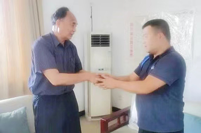 E:2023.77.28v8哈希游戏长运大邑：【最美运业人】找出“救命恩人”，古稀老人激昂送锦旗官网20230728-02-02.jpg