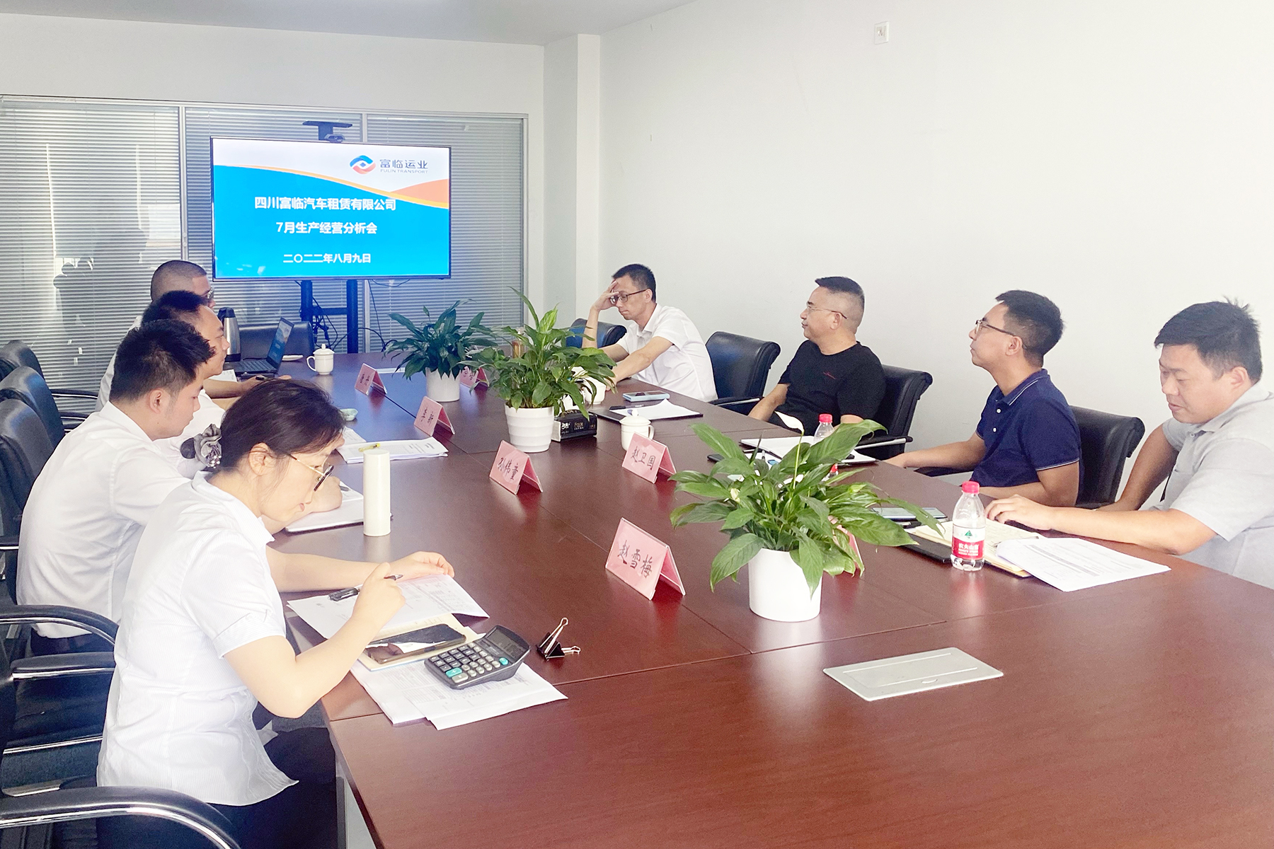 v8哈希游戏运业总经理蔡亮发一行到v8哈希游戏租赁查抄领导工作