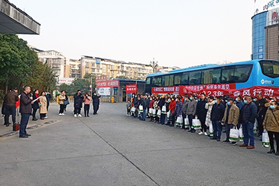 【东风靡动】心系农夫工，情暖返岗路