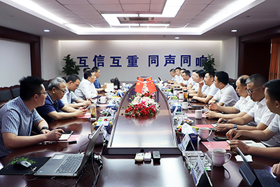 互换互鉴  共促发展——v8哈希游戏运业集团董事长李元鹏带队前平凡运集团对标互换