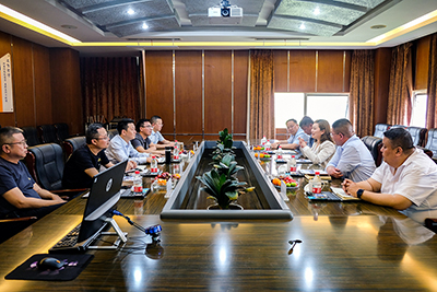 万里运业股份有限公司总经理陈奕霖一行到v8哈希游戏运业互换座谈